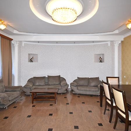 Armenak Apartment 5-Комнатная エレバン エクステリア 写真