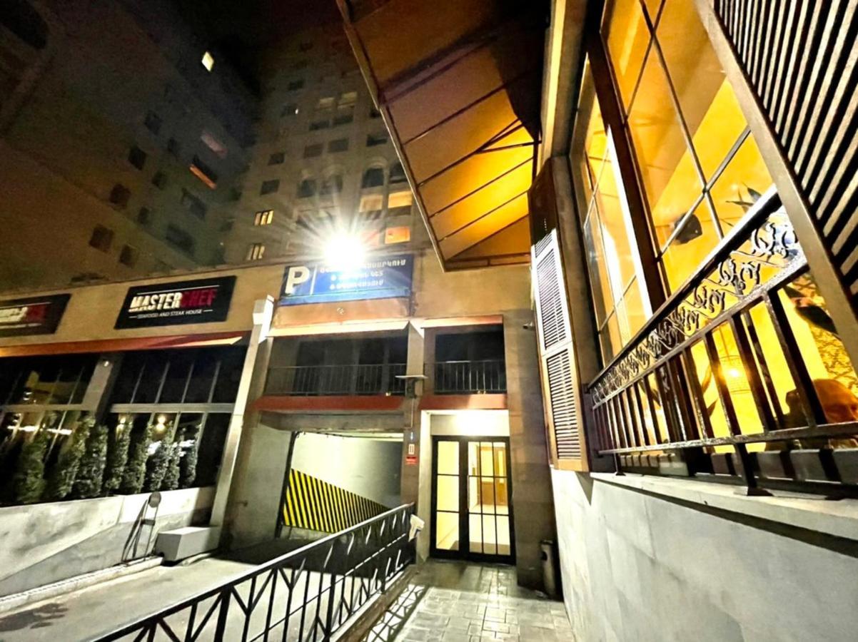 Armenak Apartment 5-Комнатная エレバン エクステリア 写真
