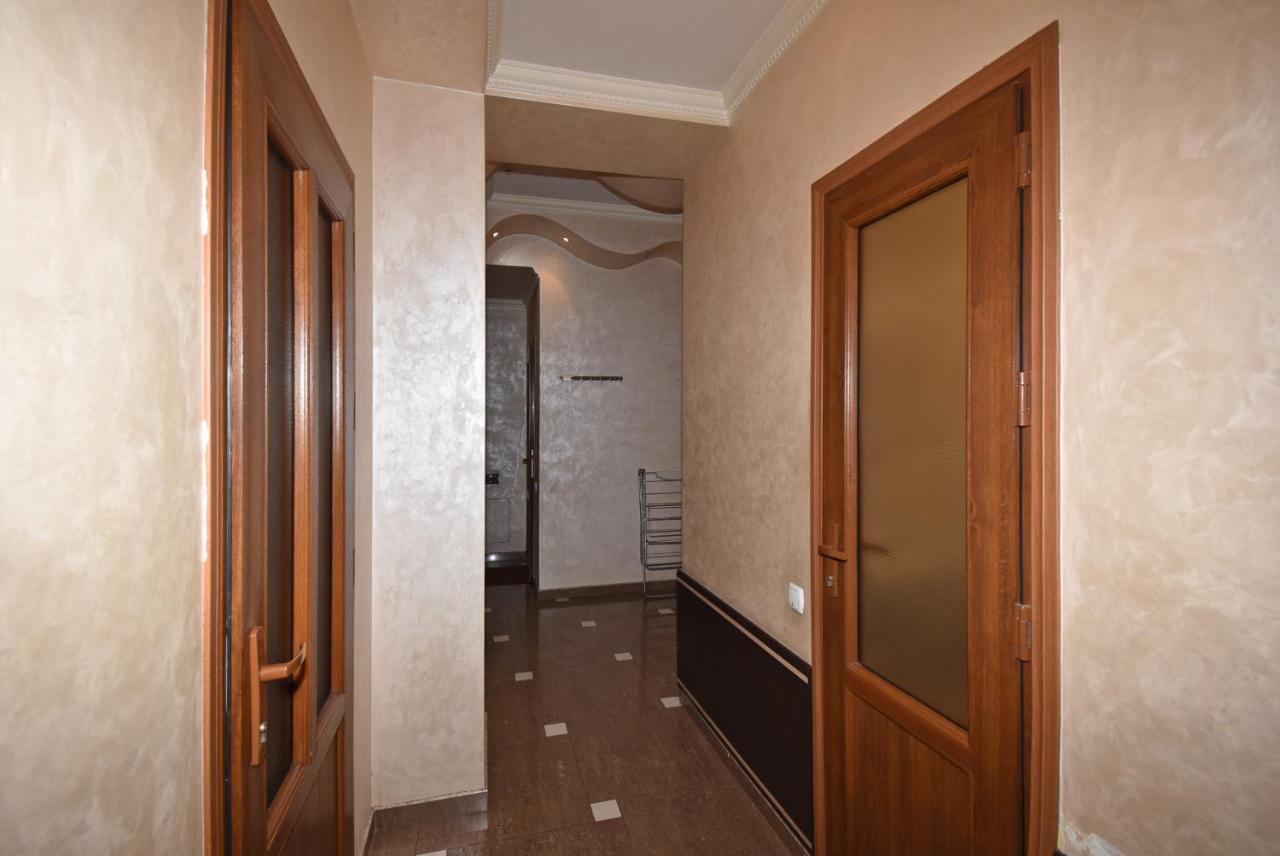 Armenak Apartment 5-Комнатная エレバン エクステリア 写真