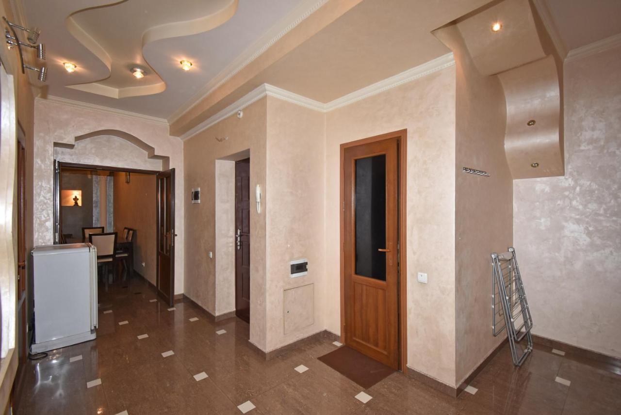 Armenak Apartment 5-Комнатная エレバン エクステリア 写真