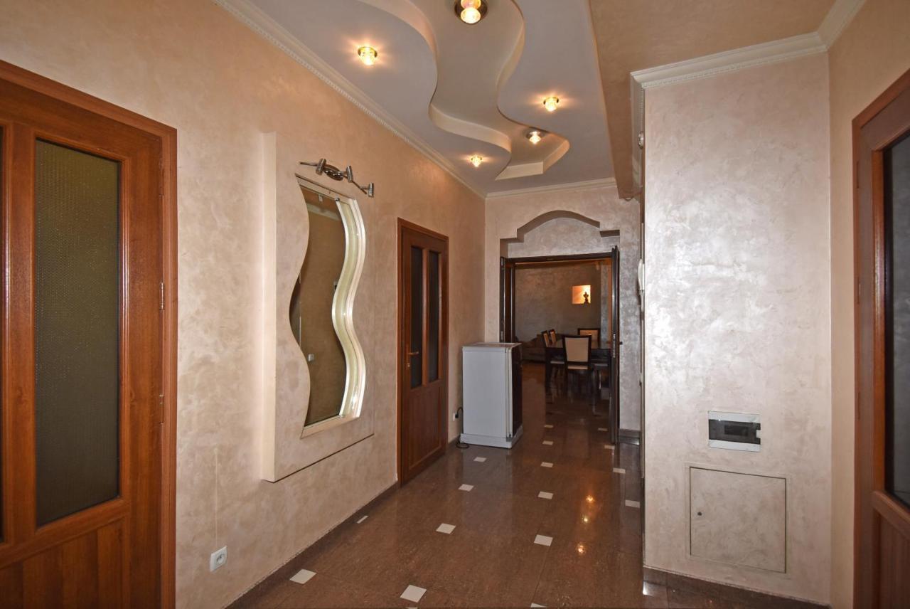 Armenak Apartment 5-Комнатная エレバン エクステリア 写真