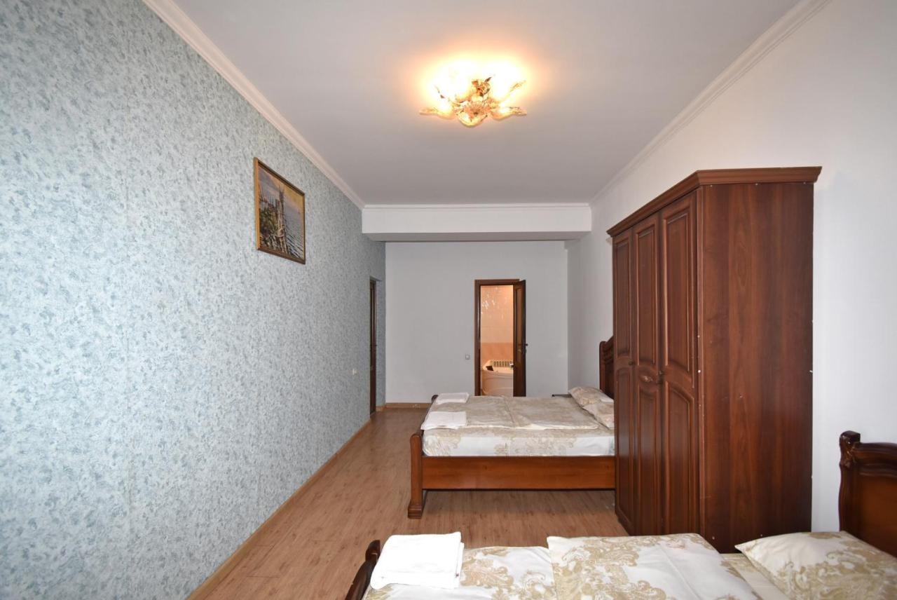 Armenak Apartment 5-Комнатная エレバン エクステリア 写真