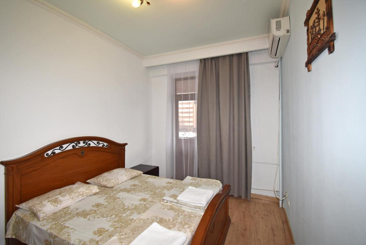 Armenak Apartment 5-Комнатная エレバン エクステリア 写真