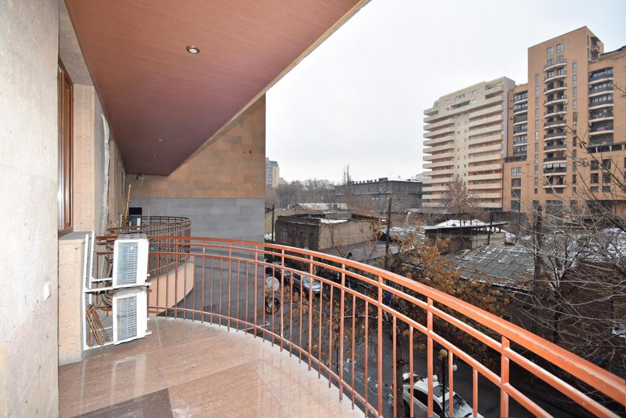 Armenak Apartment 5-Комнатная エレバン エクステリア 写真