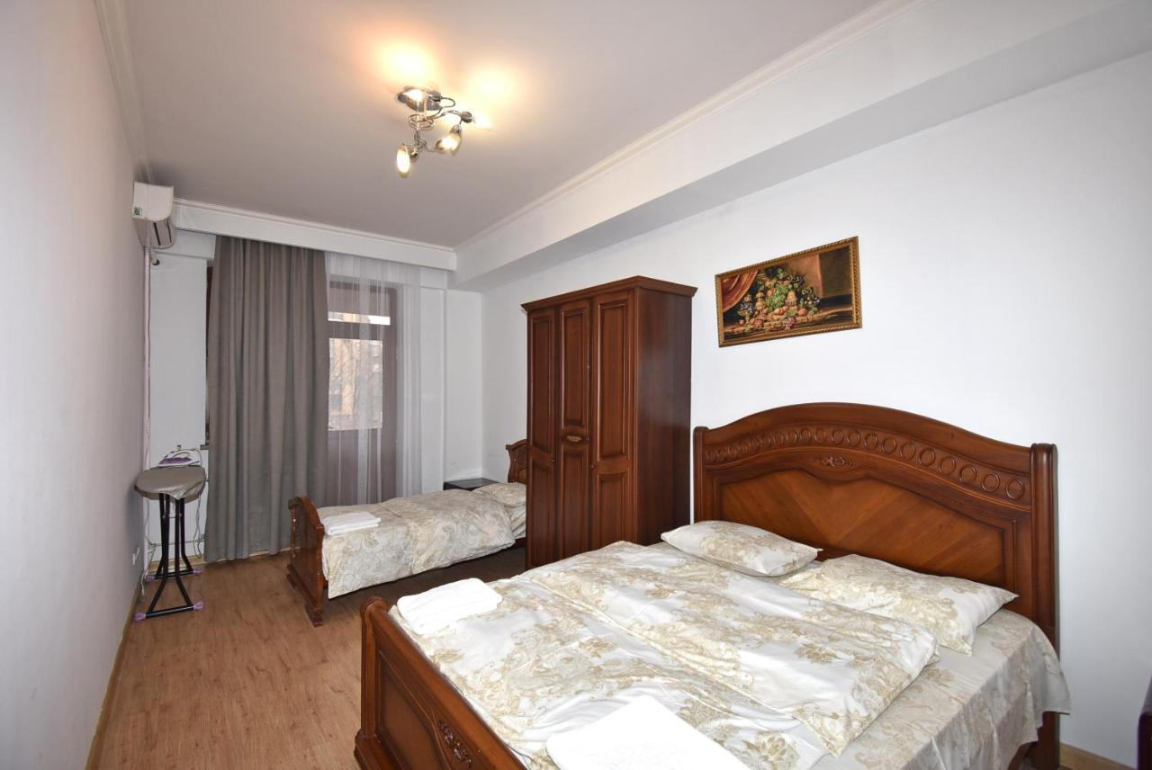 Armenak Apartment 5-Комнатная エレバン エクステリア 写真