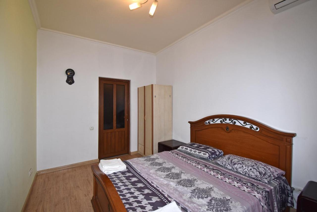 Armenak Apartment 5-Комнатная エレバン エクステリア 写真
