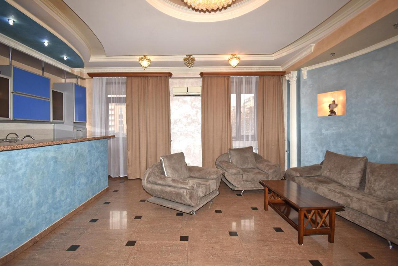 Armenak Apartment 5-Комнатная エレバン エクステリア 写真