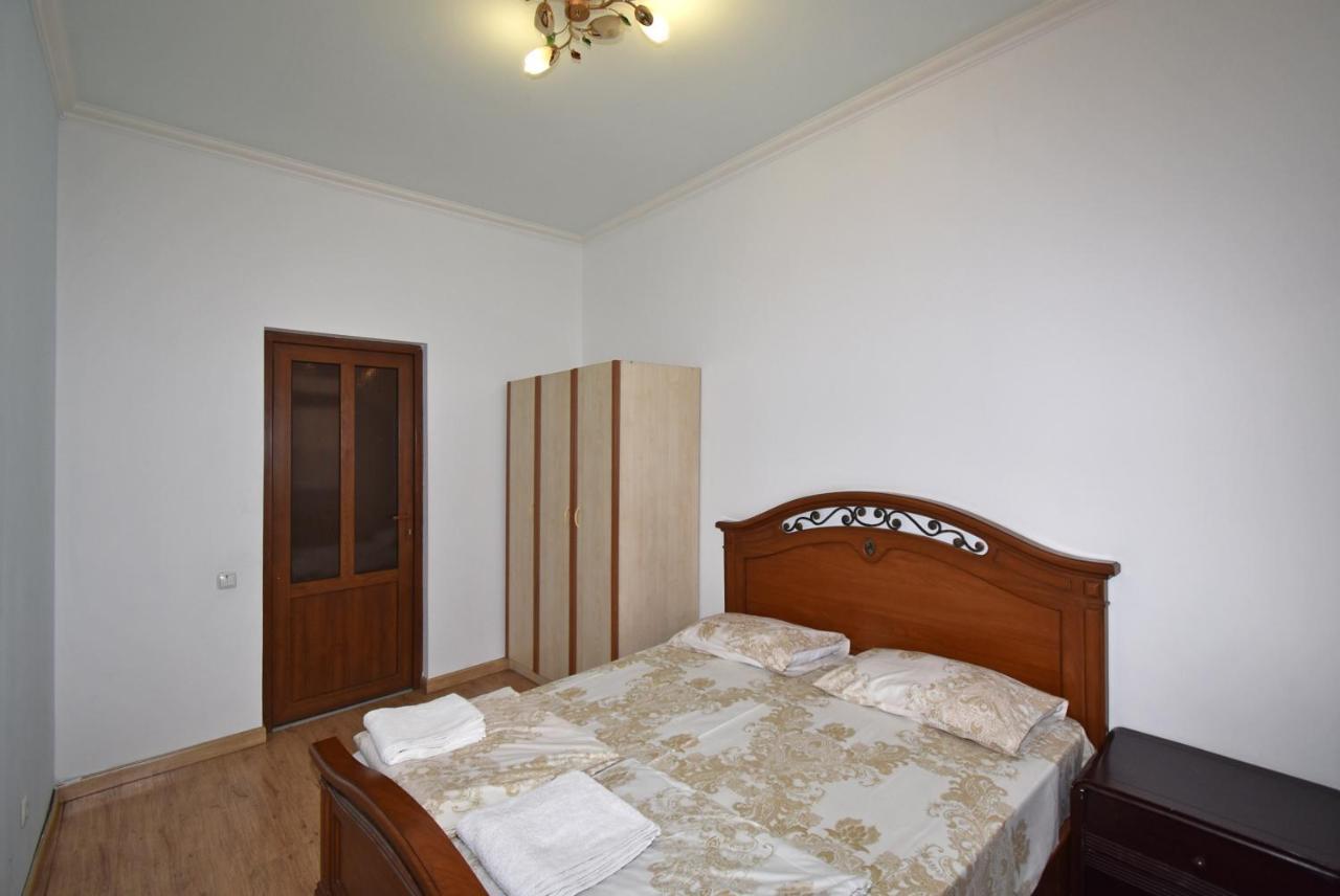 Armenak Apartment 5-Комнатная エレバン エクステリア 写真