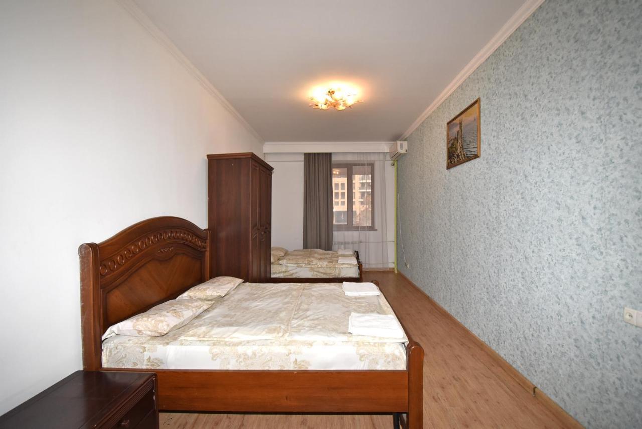 Armenak Apartment 5-Комнатная エレバン エクステリア 写真