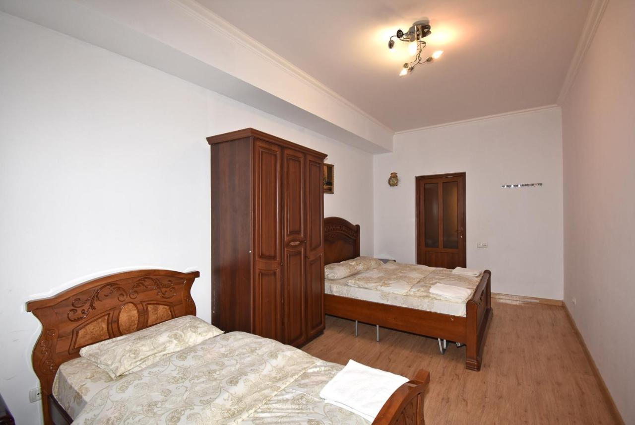 Armenak Apartment 5-Комнатная エレバン エクステリア 写真