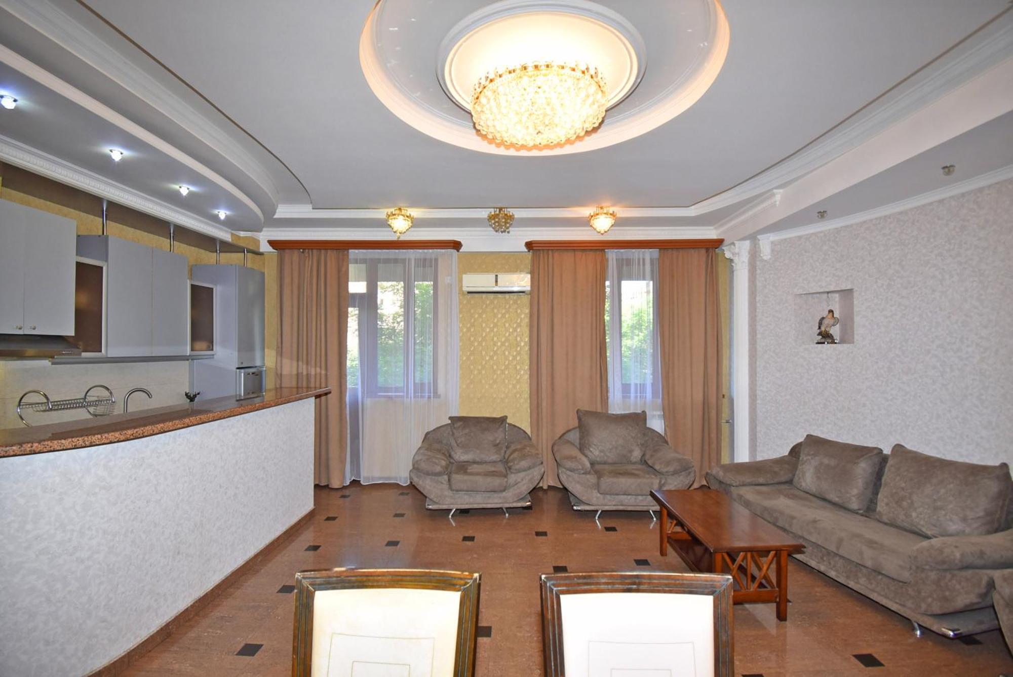 Armenak Apartment 5-Комнатная エレバン エクステリア 写真