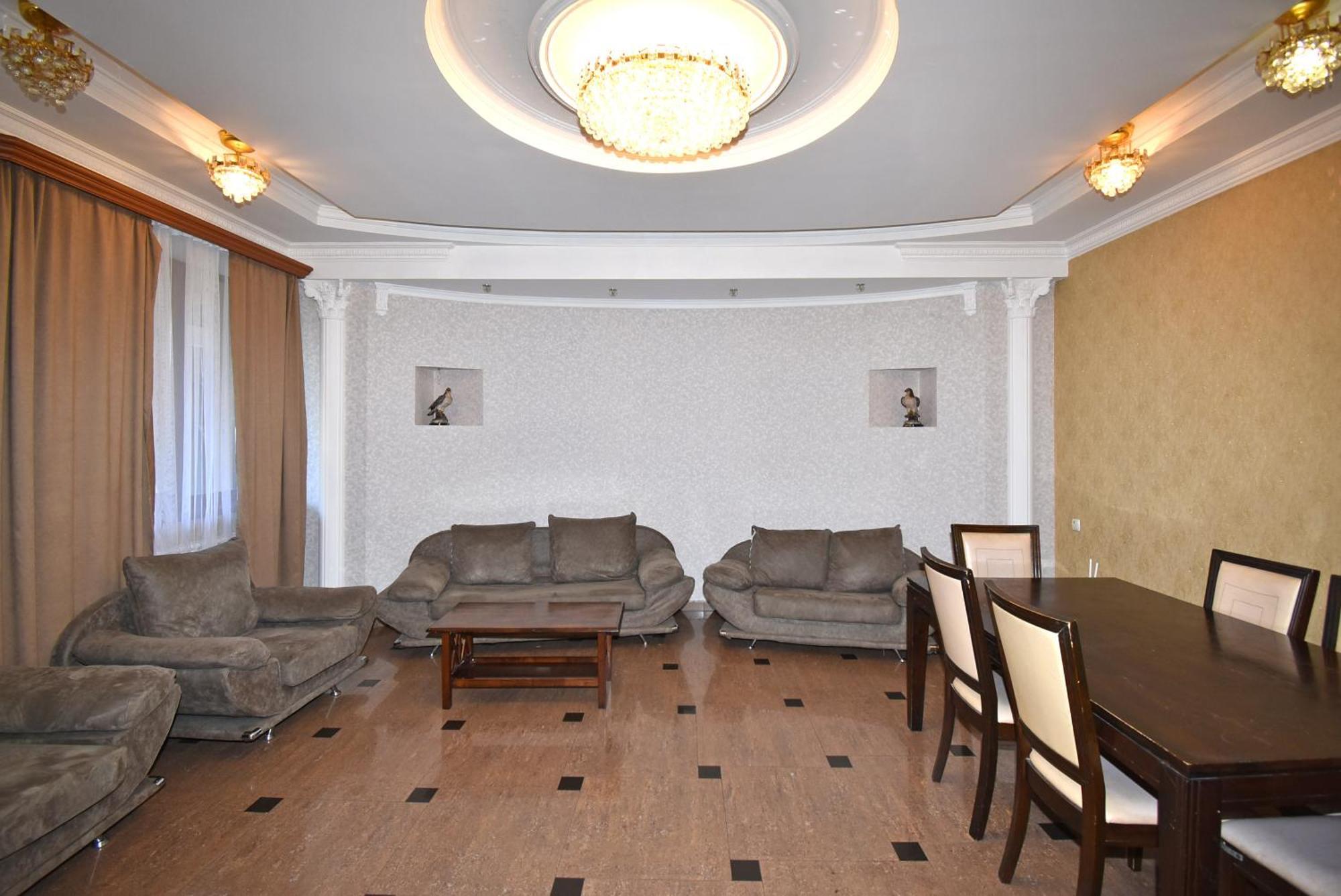 Armenak Apartment 5-Комнатная エレバン エクステリア 写真