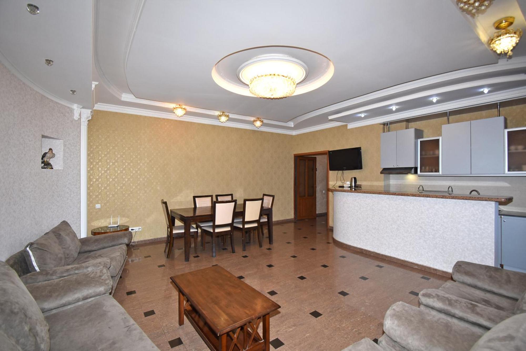 Armenak Apartment 5-Комнатная エレバン エクステリア 写真